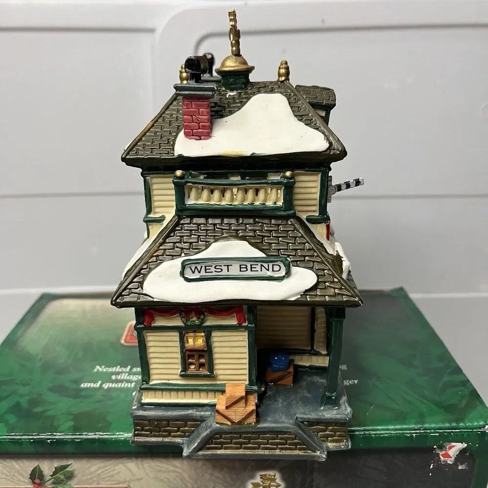 Lemax Coventry Cove West Bend Station Christmas Village 2002 Vintage EUC Vintage